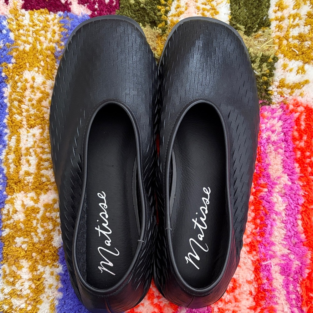 NWOT Matisse Women's Mulberry Flats Perforated Leather Black